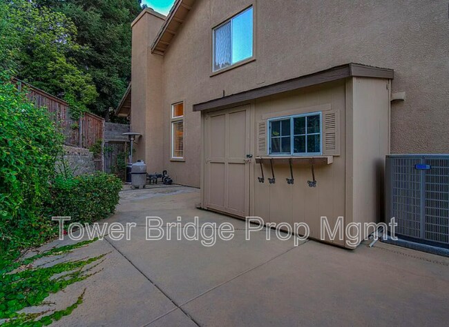 Building Photo - 1518 Southridge Ct
