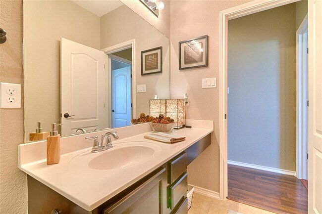 Building Photo - 505 Willow Walk Dr