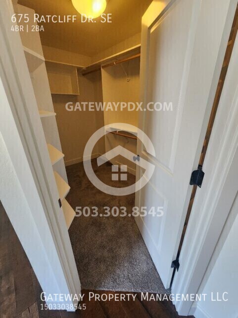 Building Photo - 675 Ratcliff Dr SE