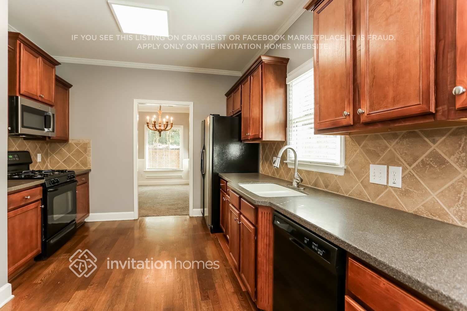 Building Photo - 1085 Chippewa Oak Dr NE