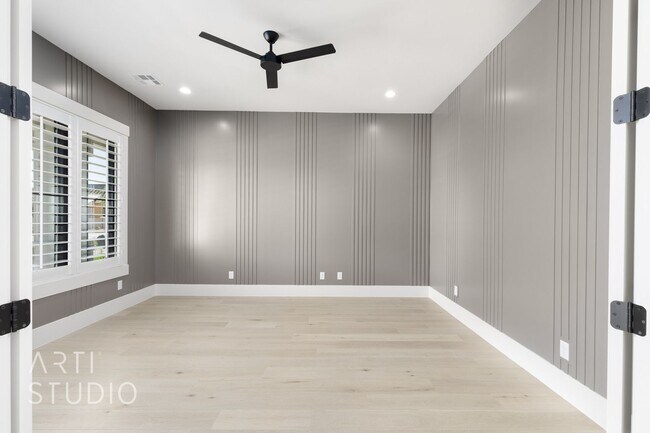 Building Photo - BRAND NEW Gorgeous 6 bed 7 bath with Pool ...
