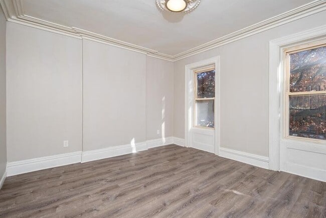 Building Photo - 431 10th St