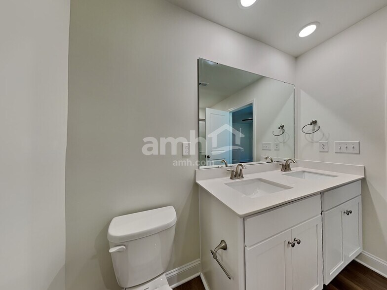 Building Photo - 6075 Rosemore Ln