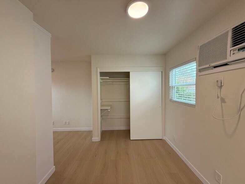 Building Photo - 15634 Leadwell St