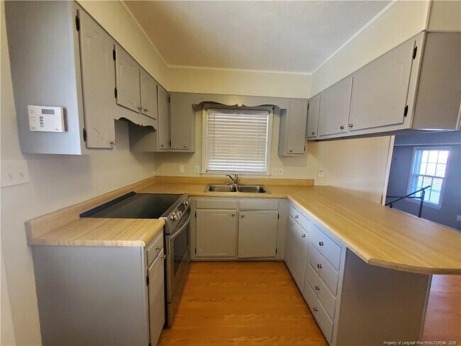 Building Photo - 1208 Cullen Dr