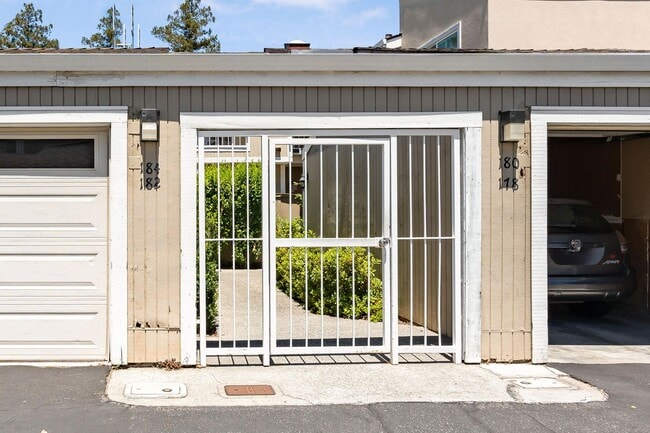 Primary Photo - Spacious 2BR/2.5BA Townhome in Prime Milpi...