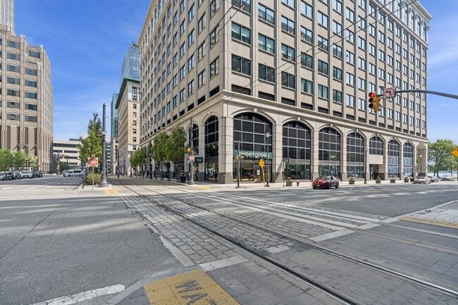 Building Photo - 99 Hudson St