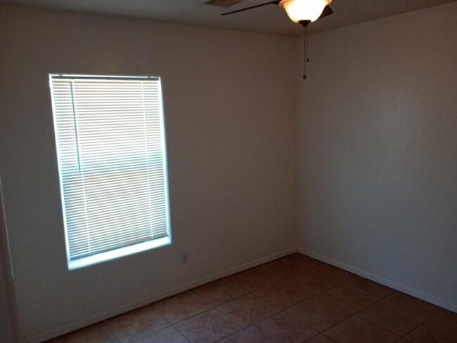 Building Photo - 2 bedroom in Eloy AZ 85131