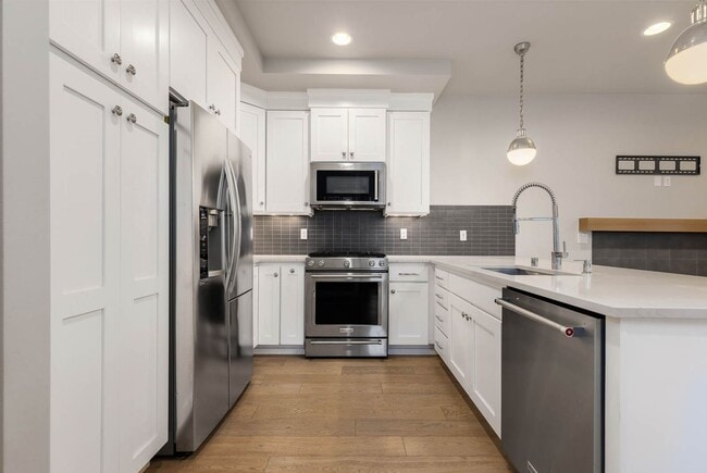 Building Photo - Modern Sammamish Cottage – Light-Filled Living in a Prime Plateau Location