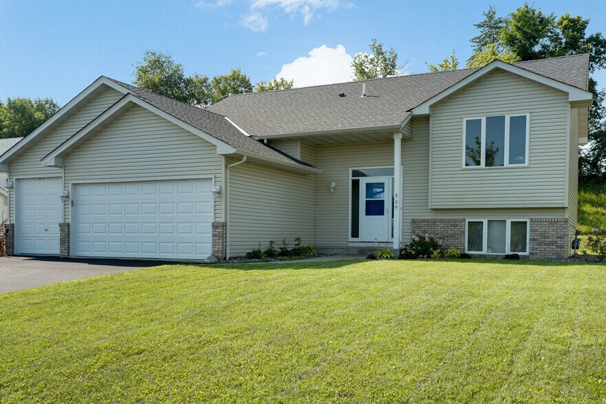 Front Exterior - 809 Quail Pkwy