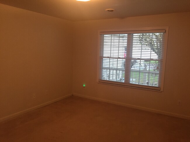 Building Photo - 2BR/ 2BA 1 Car Garage Condo in West Knox -...