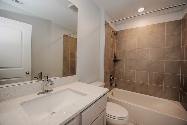 Building Photo - 15223 Mayflower St