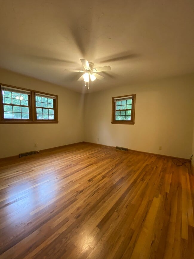 Building Photo - 3 Bed 3 Bath Home