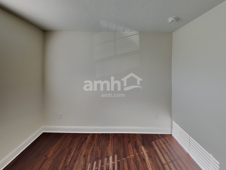 Building Photo - 11656 Hillside Dr