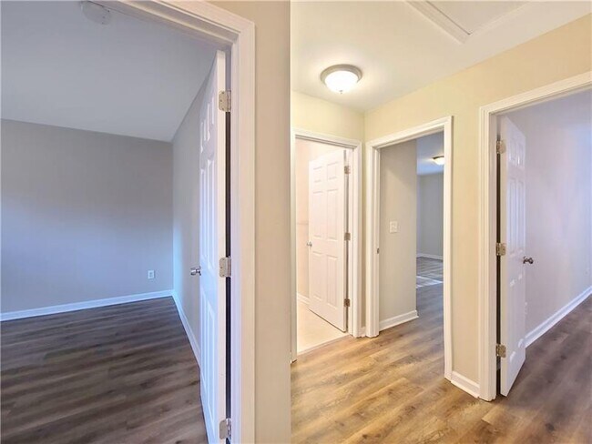 Building Photo - 140 Brook Cir SE