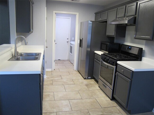 Building Photo - 915 Lantana Dr