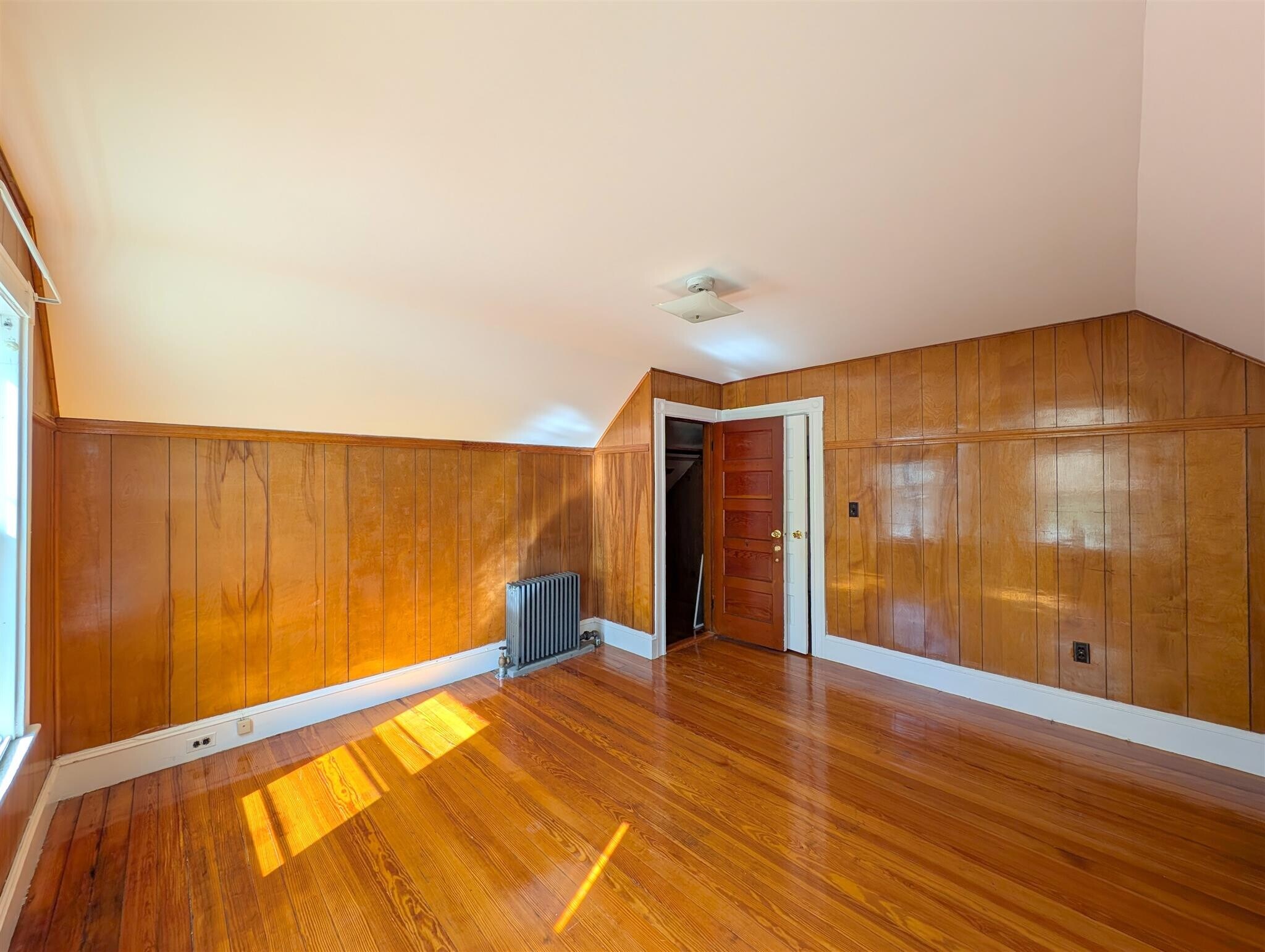 Building Photo - 58 Monument St