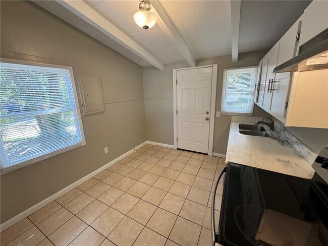 Building Photo - 4051 Pringle Dr