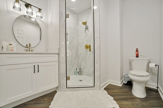 Building Photo - Gorgeous 3 bedroom, 2 bath house in the he...