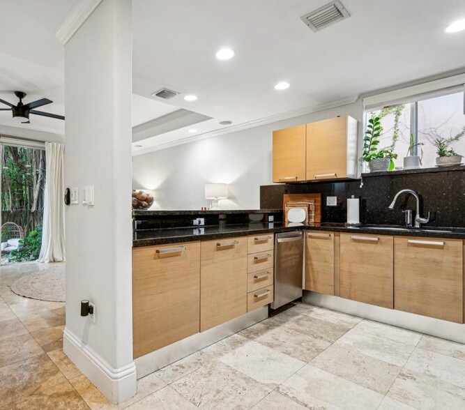 Building Photo - 3168 Ohio St