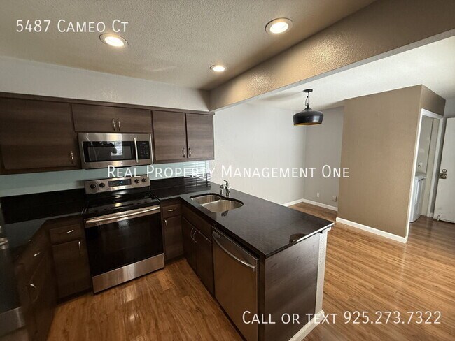 Building Photo - 5487 Cameo Ct