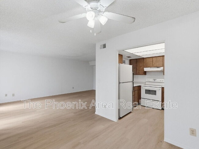 Building Photo - 2232 W Lindner Ave