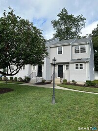 Building Photo - 235 Red Oak Ln