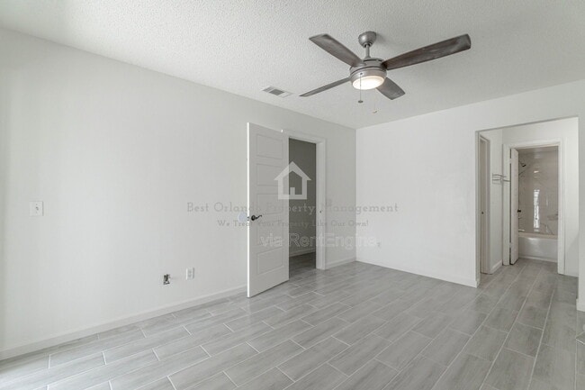 Building Photo - 911 Robinhood Ct