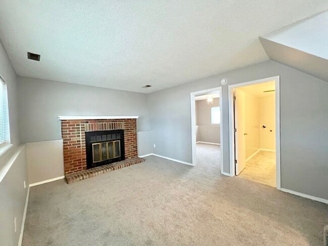 Building Photo - 3 Bedroom 1.5 Bath Home in Briargate with ...