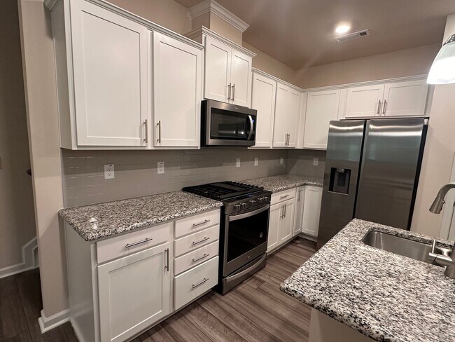 Building Photo - 3BR 2.5BA Townhome in High Point
