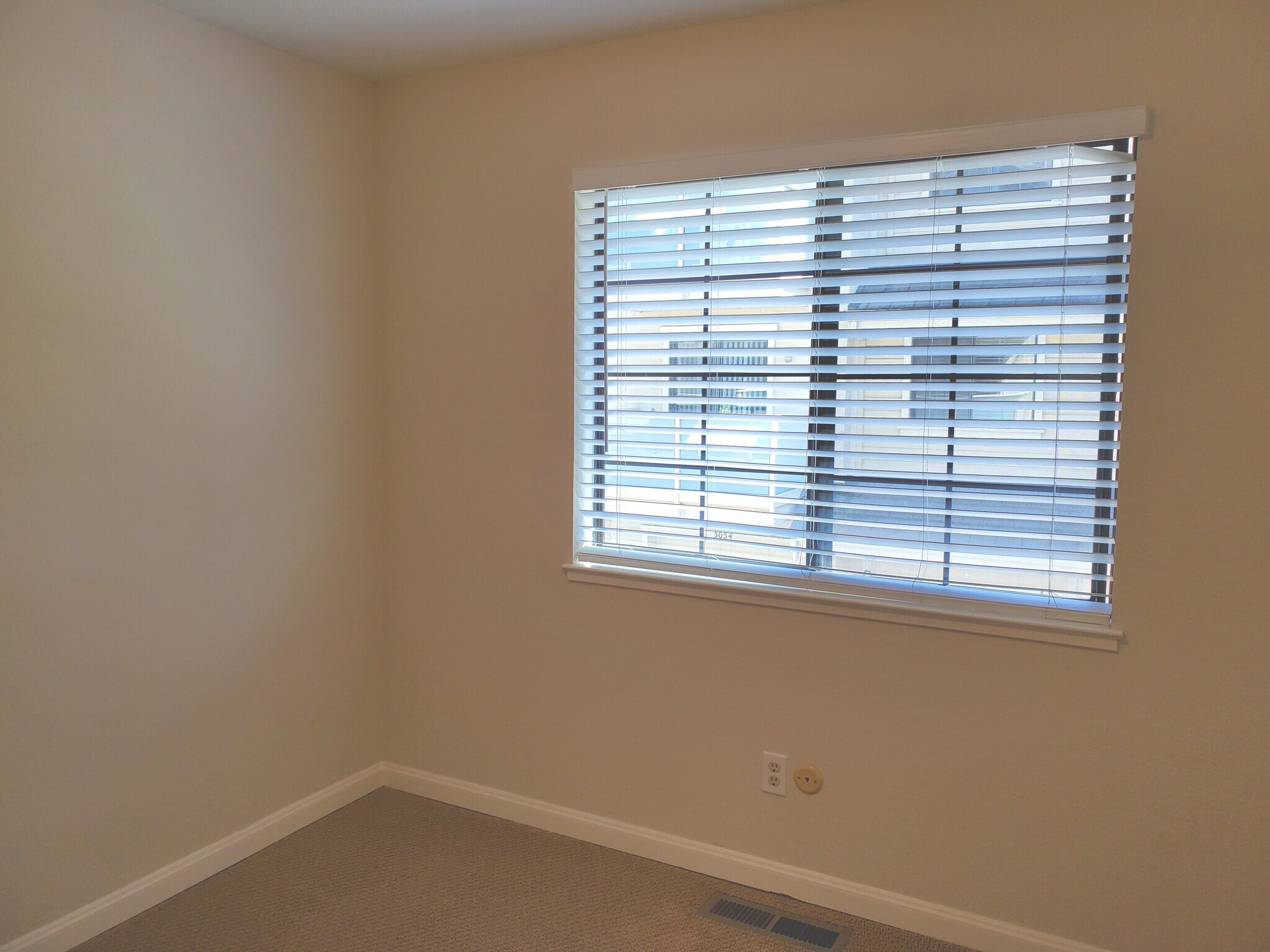 Building Photo - 2072 Fostoria Cir