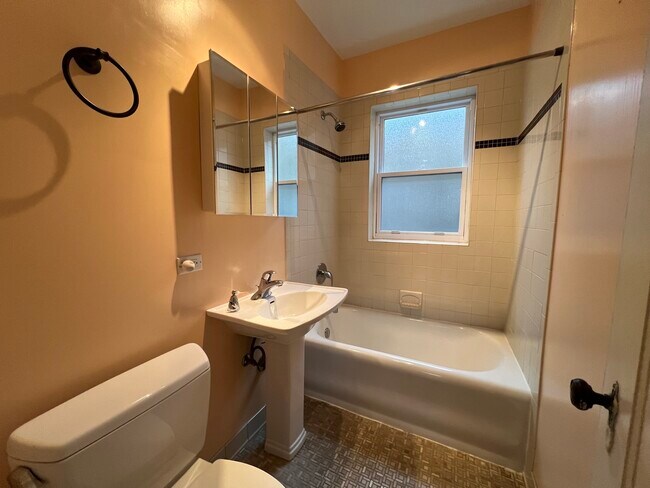 Building Photo - 6111 N Talman Ave