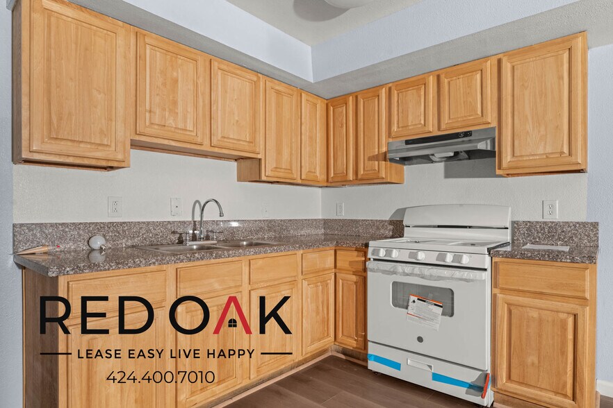 Building Photo - 2448 N Eastern Ave