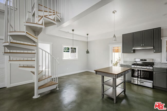 Building Photo - 2358 W 20th St
