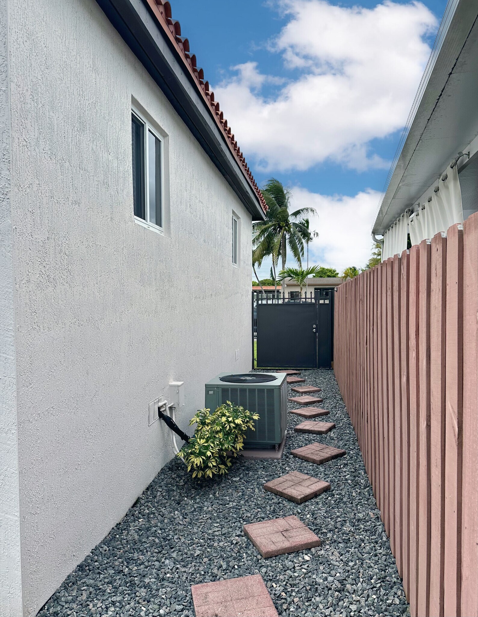 Building Photo - 8260 SW 27th Ter