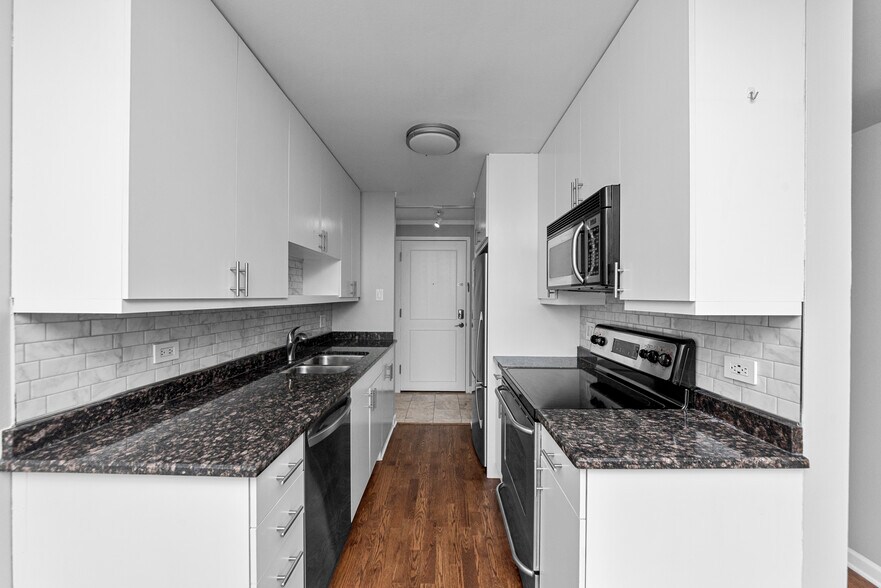 Building Photo - 2600 N Hampden Ct