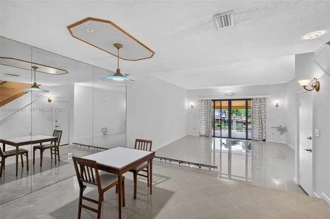 Building Photo - 1626 NE 105th St