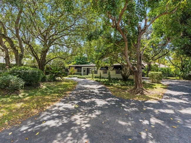 Building Photo - 9310 SW 70th Ave