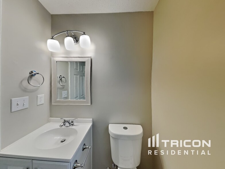 Building Photo - 2432 Egret Dr