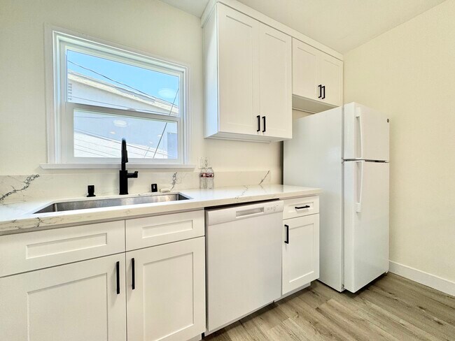 Building Photo - 2013 S Shenandoah St