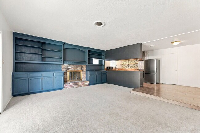 Building Photo - 6285 Edgewood Way