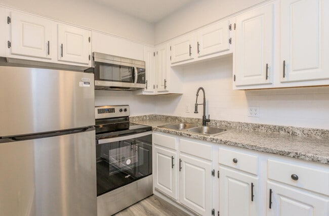 Building Photo - Affordable Apartments in Southwest Gainesville Near Butler Plaza & Archer Road