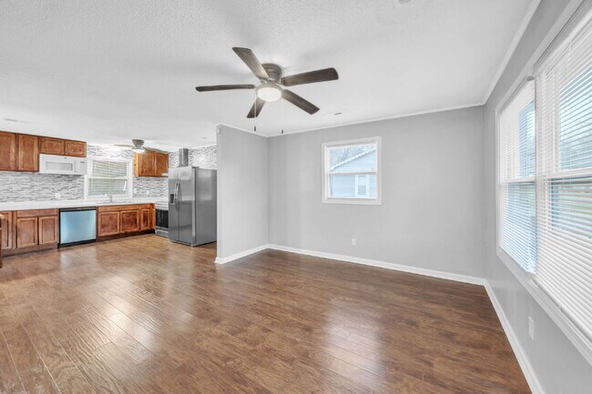 Building Photo - Welcome to your renovated 3-bed, 2-bath gem in scenic Gaffney, SC! $1,450/mo rent