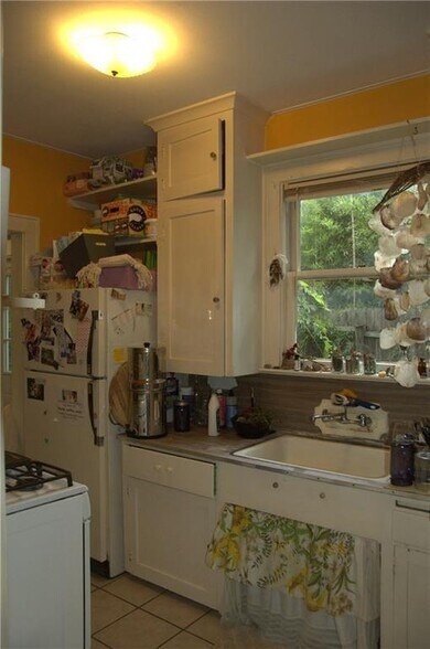 Building Photo - 202 E 31st St