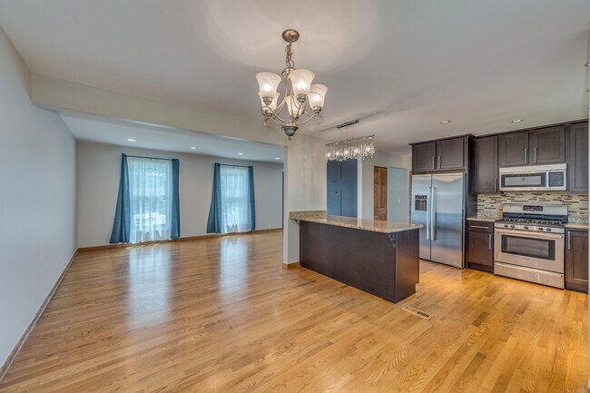 Building Photo - 912 Bedford Ct