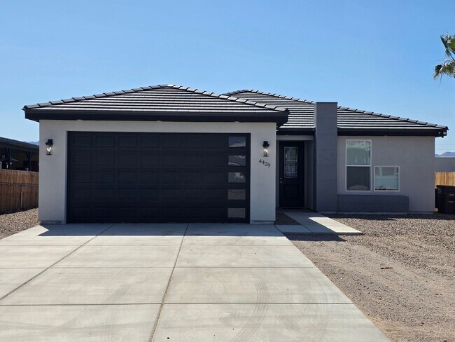 Building Photo - Beautiful new build-Never been lived in with pull through 3 car garage in Fort Mohave AZ