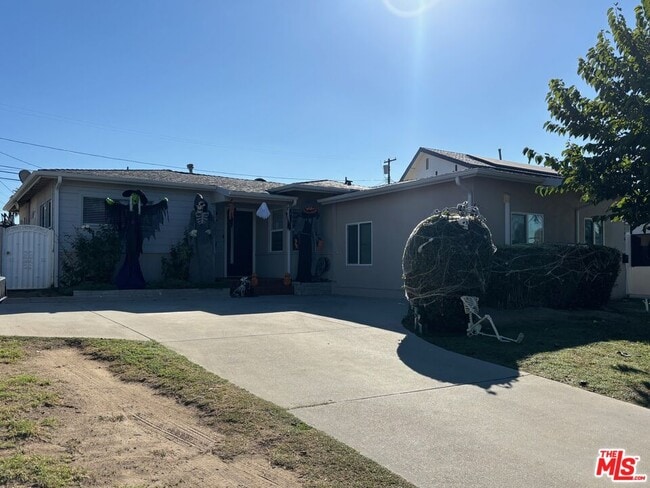 Building Photo - 10148 Gothic Ave