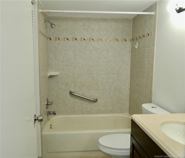 Building Photo - 2506 SE Anchorage Cove