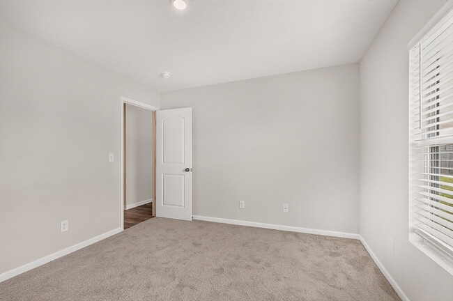 Building Photo - 2905 Shasta Dr