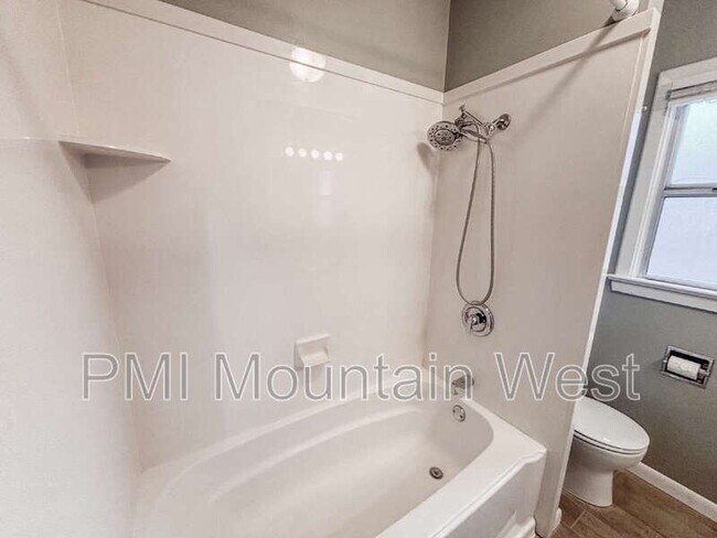 Building Photo - 481 E 2875 N